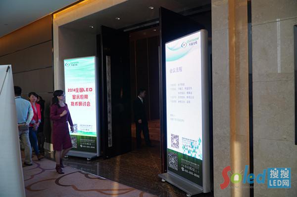 ��ӑ��(hu��)�F(xi��n)���R�չ�늸���LED�V��C(j��)