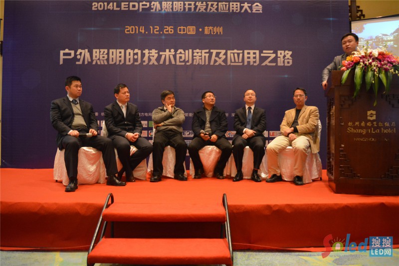 ��D8����ӑ