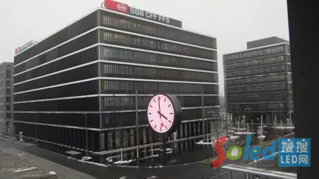 瑞士鐵路集團SBB總部大樓門前的時鐘屏