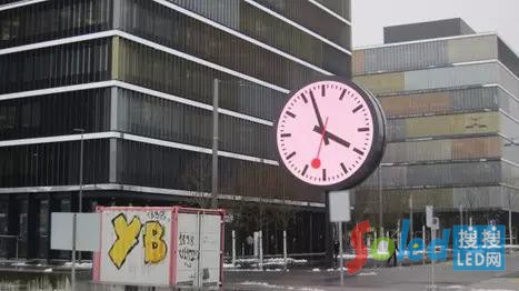 該時鐘是瑞士鐵路集團整個鐵路系統(tǒng)的車站時鐘